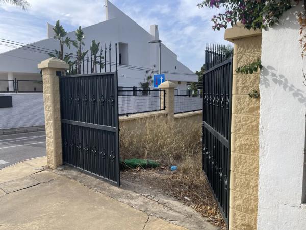 Terreno en avenida Cánovas del Castillo, 2325