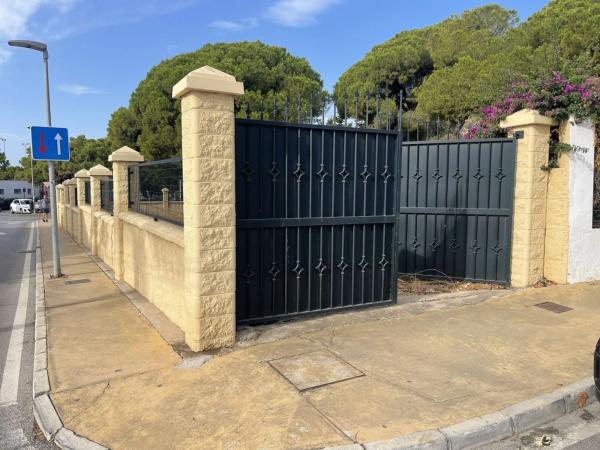 Terreno en avenida Cánovas del Castillo, 2325