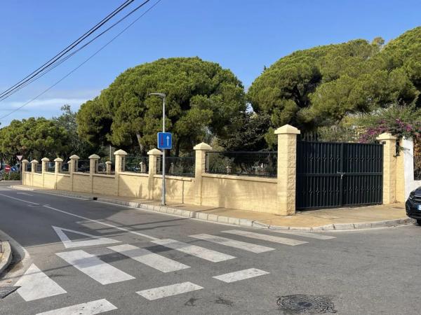 Terreno en avenida Cánovas del Castillo, 2325
