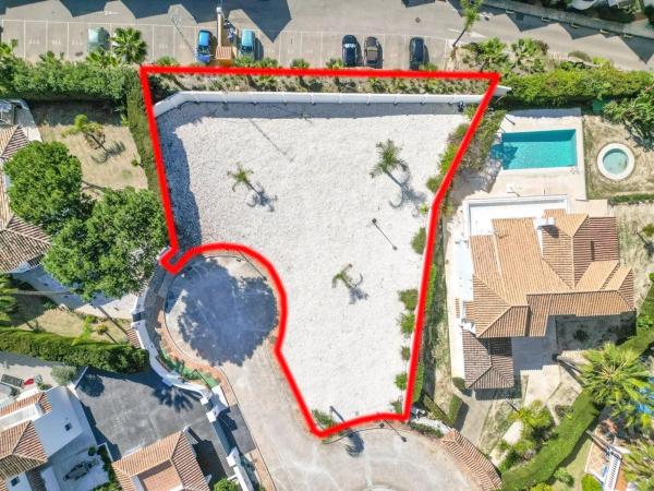 Terreno en Barrio Los Naranjos