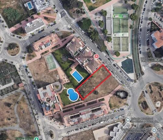 Terreno en calle Pintor Antonio Hidalgo