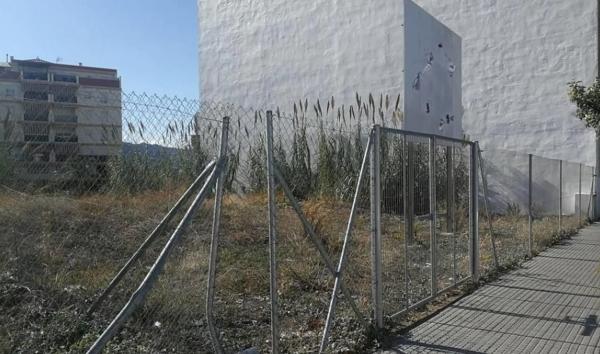 Terreno en calle Pintor Antonio Hidalgo