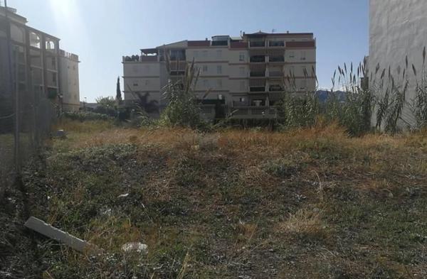Terreno en calle Pintor Antonio Hidalgo