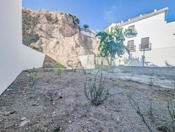 Terreno en avenida Carlos Cano