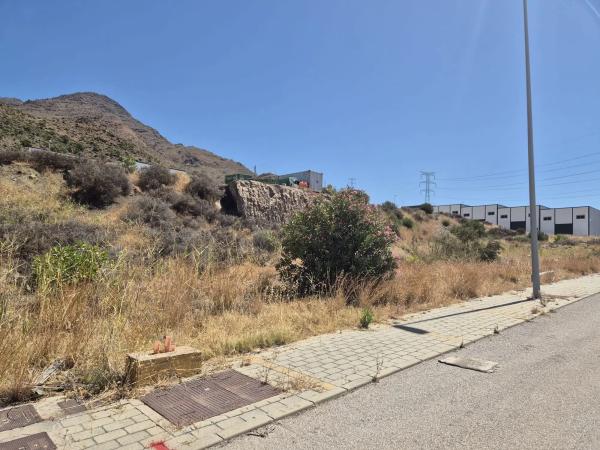 Terreno en calle Enebro, 16 , 18