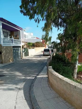 Terreno en calle Camelias, 16