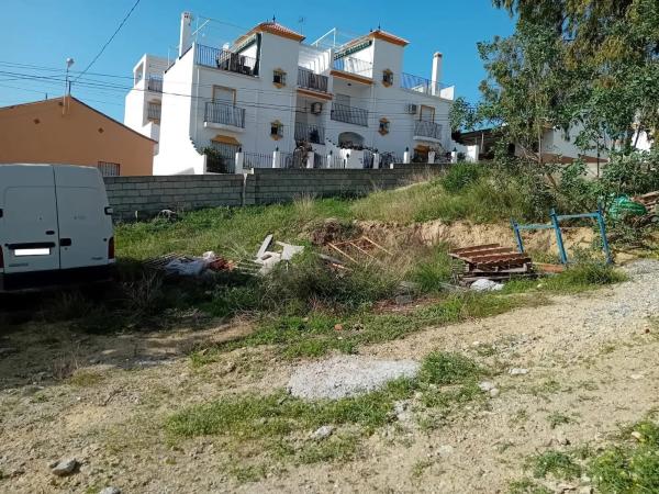 Terreno en calle Camelias, 16