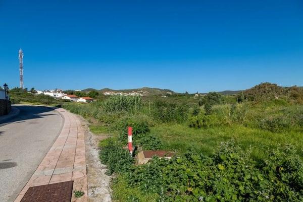 Terreno en calle Granate el