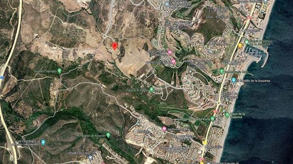 Terreno en Jardines de la Duquesa