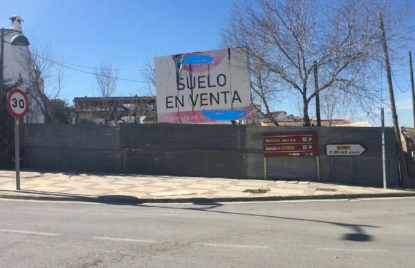 Terreno en calle de Granada