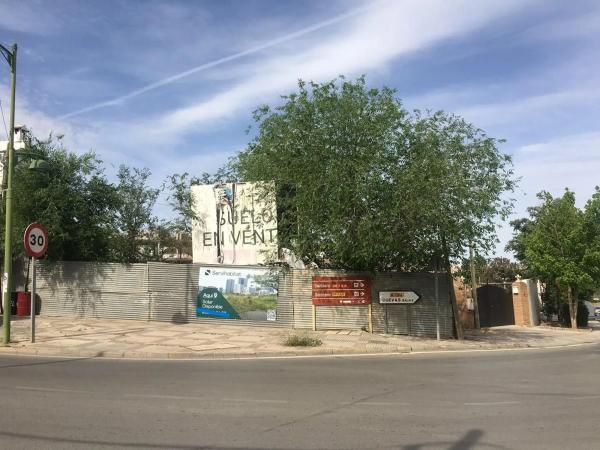 Terreno en calle de Granada
