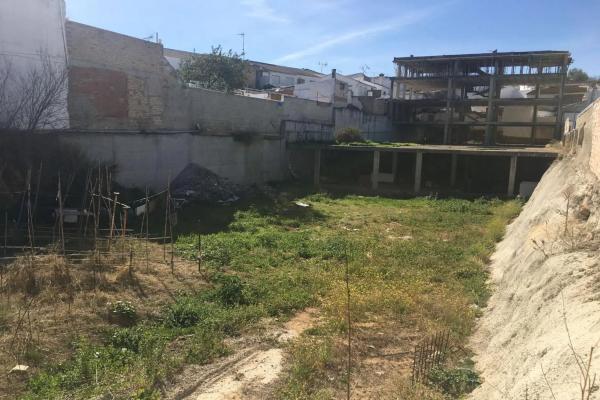 Terreno en calle de Granada