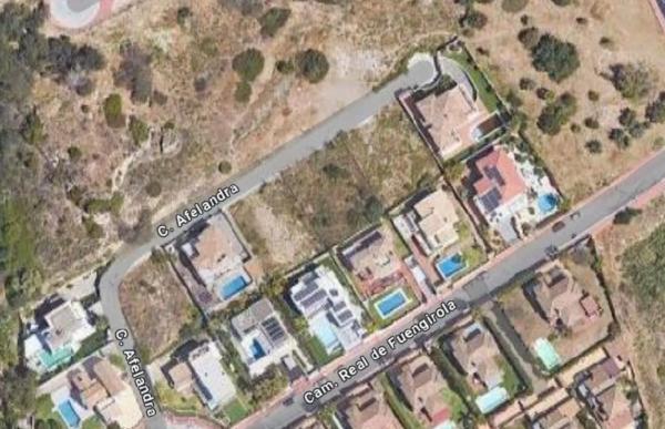 Terreno en calle Iris s/n