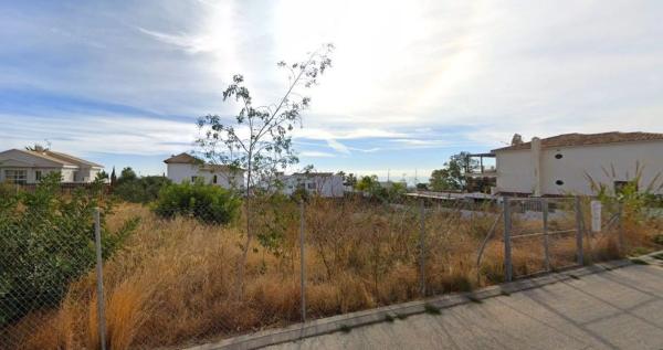 Terreno en calle Iris s/n