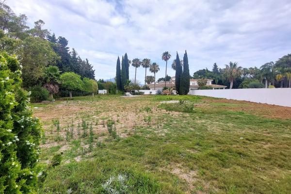 Terreno en Barrio Guadalmina Baja