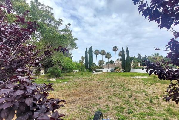 Terreno en Barrio Guadalmina Baja