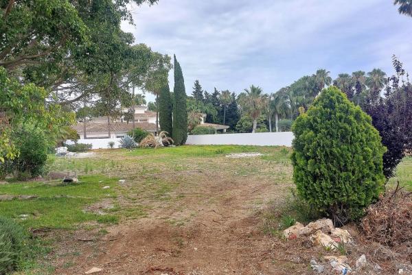 Terreno en Barrio Guadalmina Baja