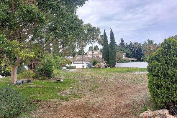 Terreno en Barrio Guadalmina Baja