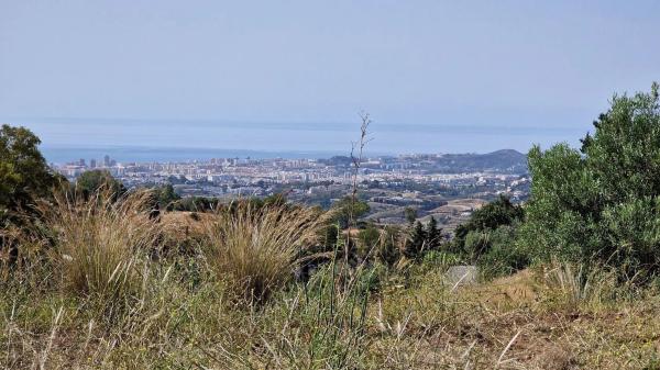 Terreno en avenida Diamante, 45