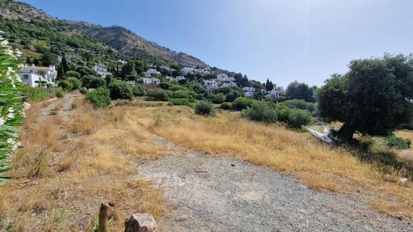 Terreno en avenida Diamante, 45