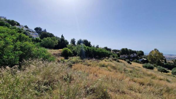 Terreno en avenida Diamante, 45