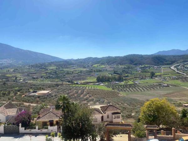 Terreno en calle Alcalá del Valle, 176