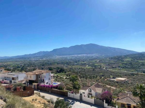 Terreno en calle Alcalá del Valle, 176