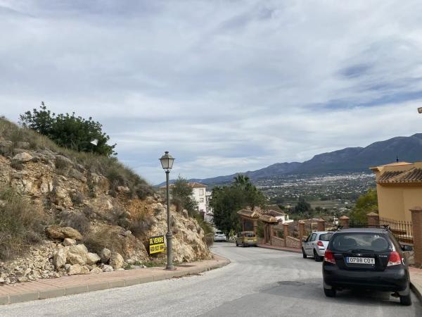 Terreno en calle Alcalá del Valle, 176