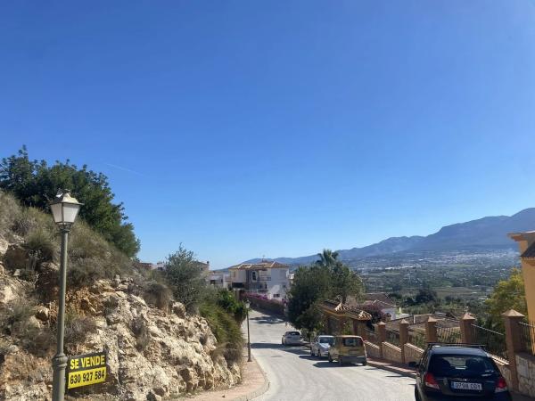 Terreno en calle Alcalá del Valle, 176