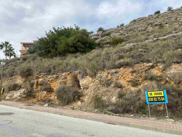 Terreno en calle Alcalá del Valle, 176