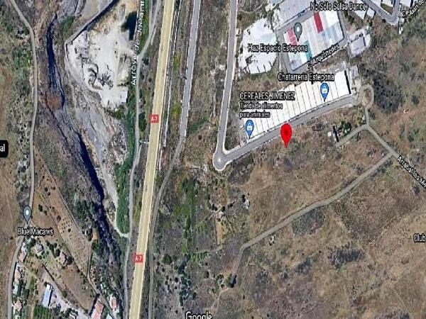 Terreno en calle Marie Curie