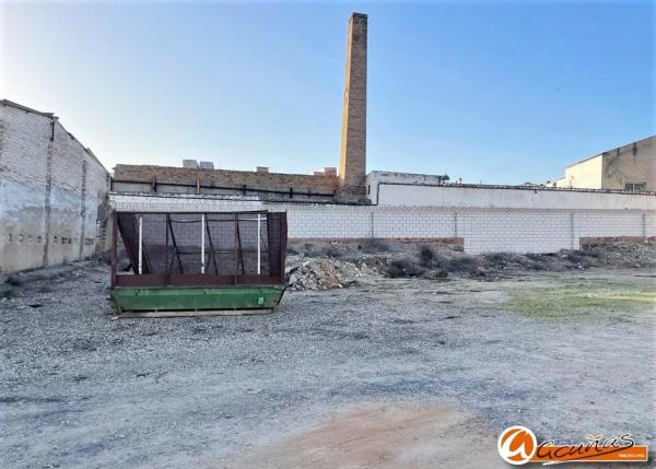 Terreno en calle Granada, 89