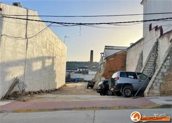 Terreno en calle Granada, 89