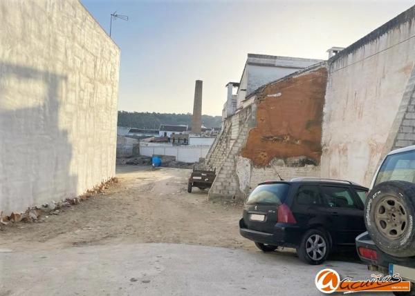 Terreno en calle Granada, 89