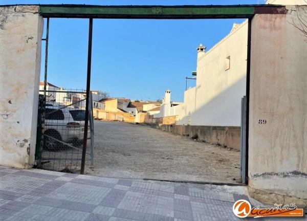 Terreno en calle Granada, 89