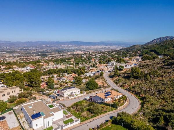 Terreno en calle Cañete la Real