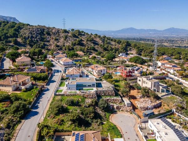 Terreno en calle Cañete la Real