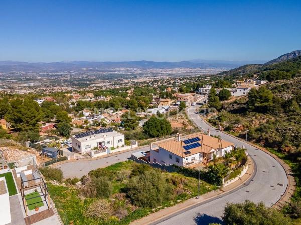 Terreno en calle Cañete la Real
