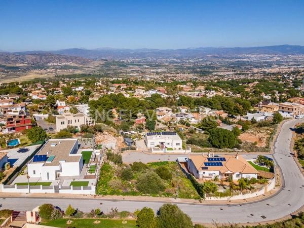 Terreno en calle Cañete la Real