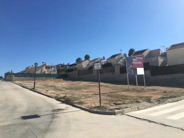 Terreno en calle Los Naranjo s/n