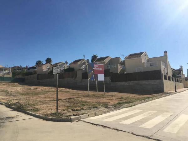 Terreno en calle Los Naranjo s/n