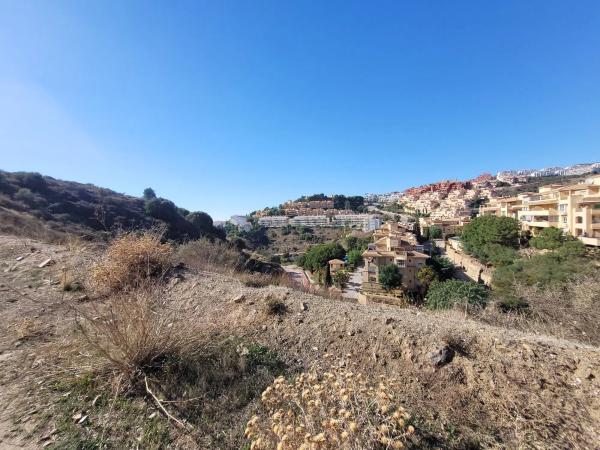 Terreno en calle Huelva de Calahonda, 3