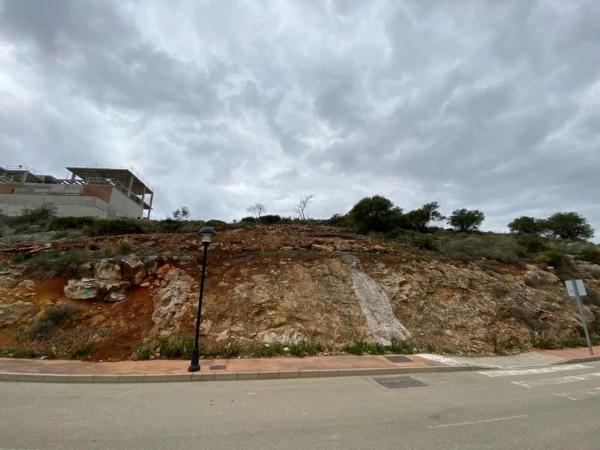 Terreno en calle de Hebe, 16