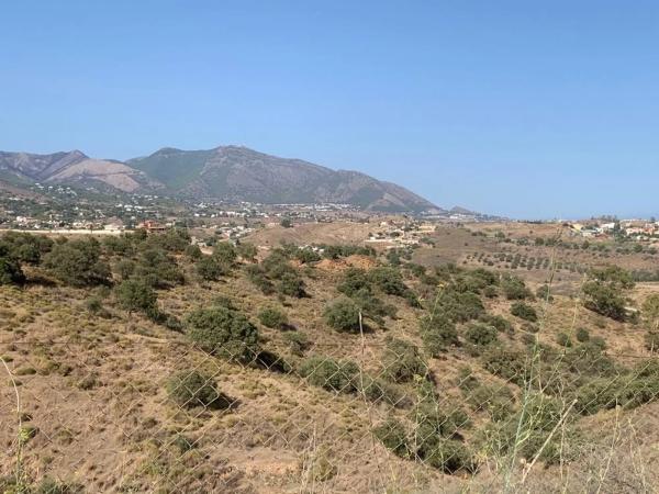 Terreno en calle Sierra Llana