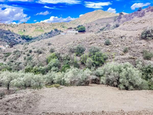 Terreno en calle Frigiliana