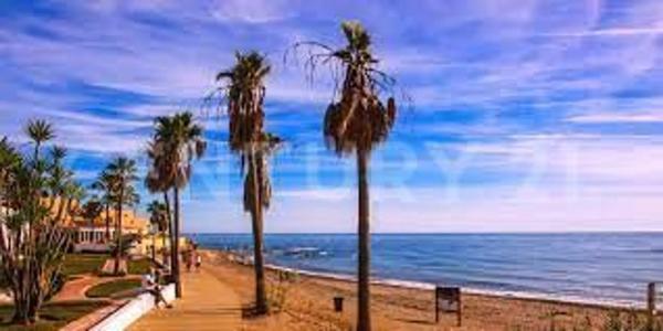 Terreno en calle Huelva de Calahonda, 42