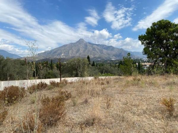 Terreno en Barrio La Dama de Noche-La Alzambra
