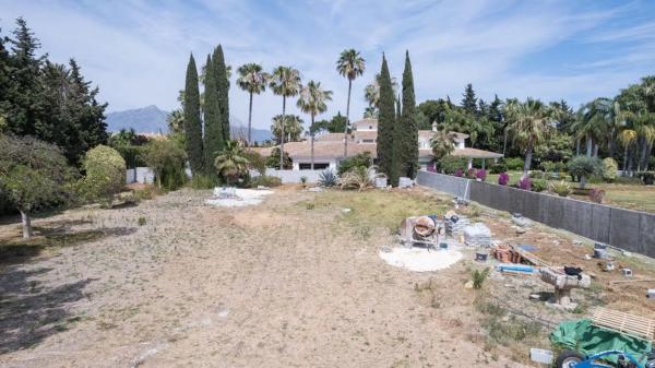 Terreno en Barrio Guadalmina Baja