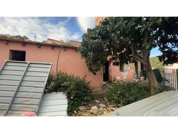 Terreno en plaza Castillo, 3