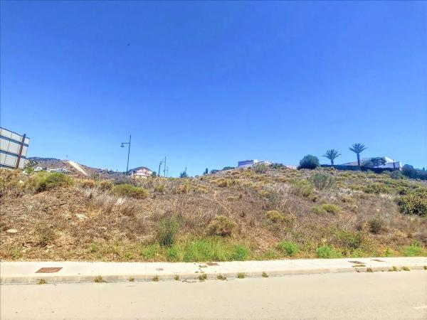 Terreno en calle Las Adelfas